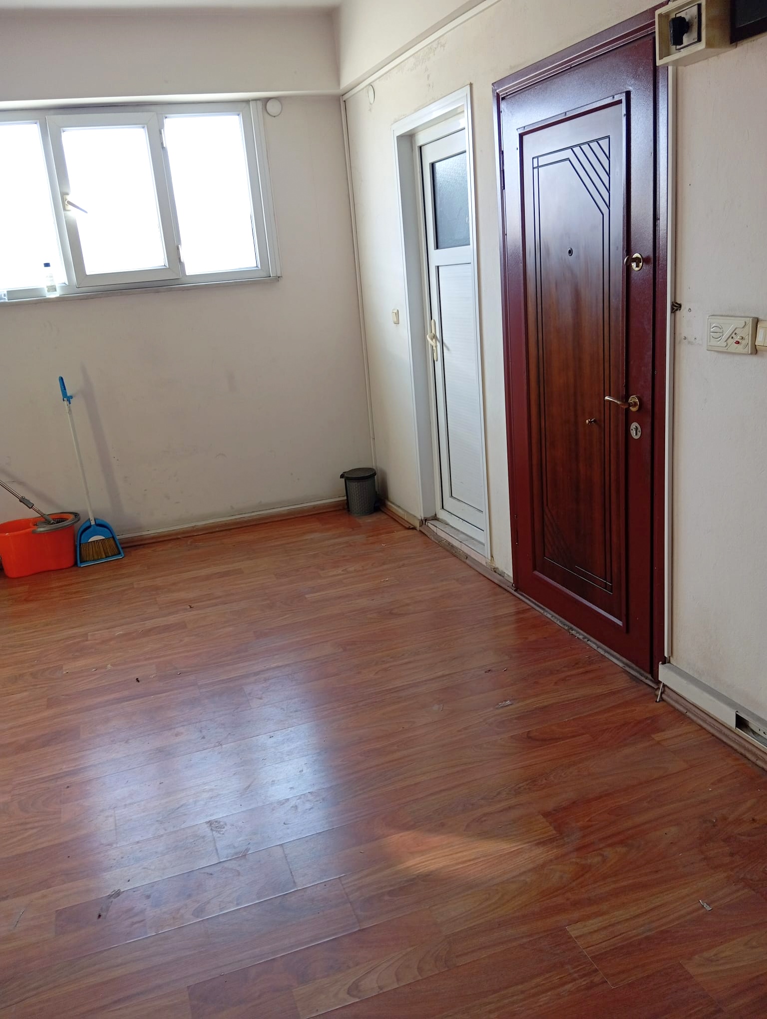 bagcilar-maslak-caddesi-uzerinde-kiralik-105-m2-ofis-6.jpeg