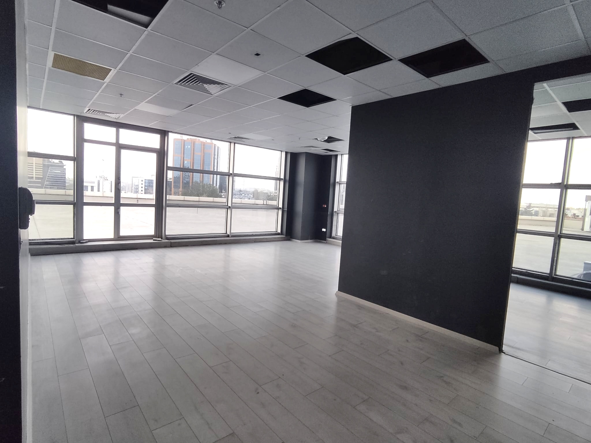 MAHMUTBEY BAŞKULE PLAZADA SATILIK 318 M2 BOŞ OFİS